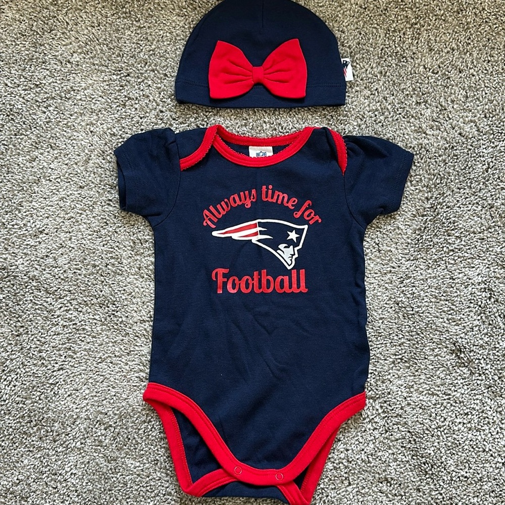 NWOT New England Patriots Onesie + Matching Beanie for infant girls